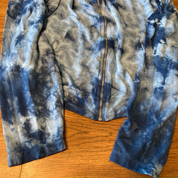 Baea Women’s Hoodie - Picture 8 of 9